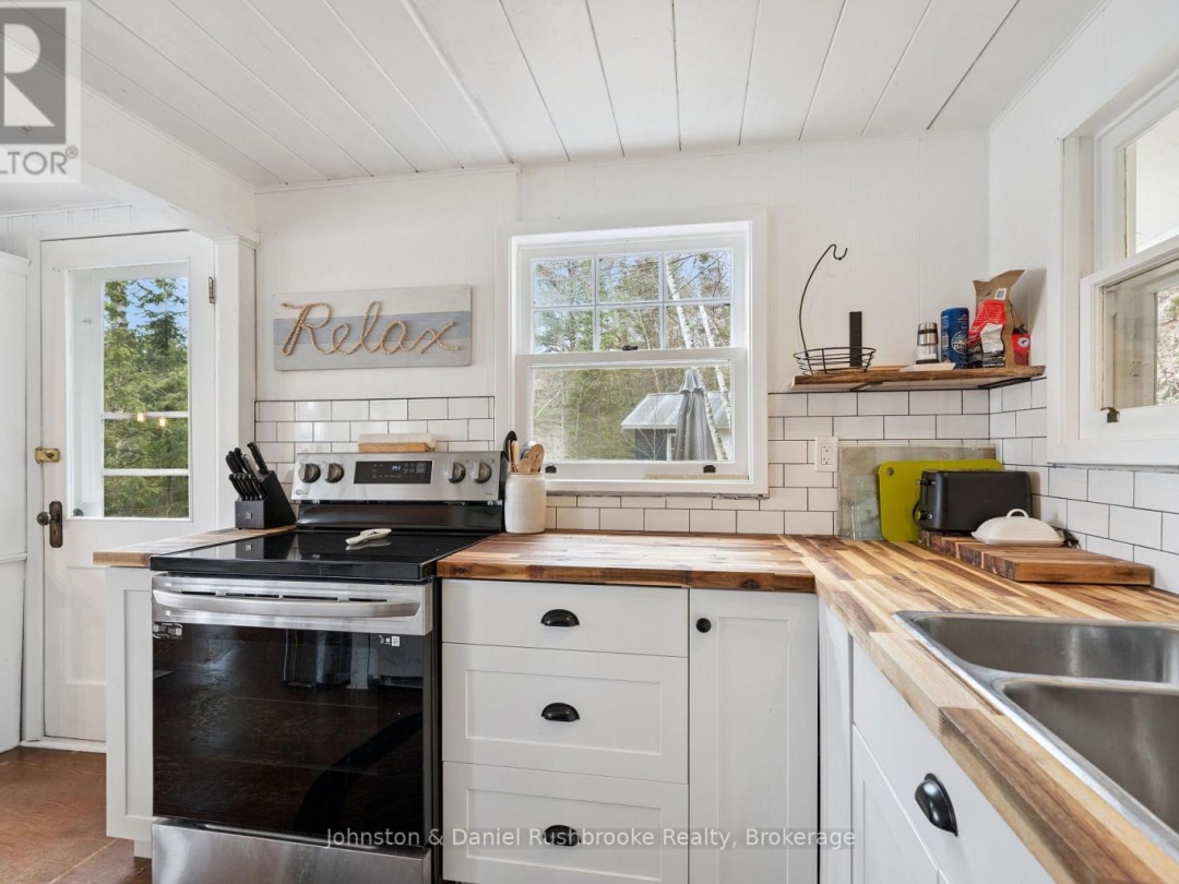 29 ENA DRIVE, Harp Lake