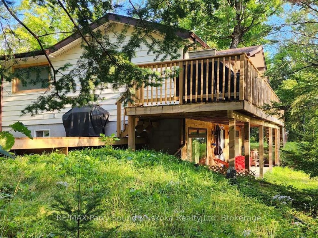 37 LYNBERRY DRIVE, Little Seguin River
