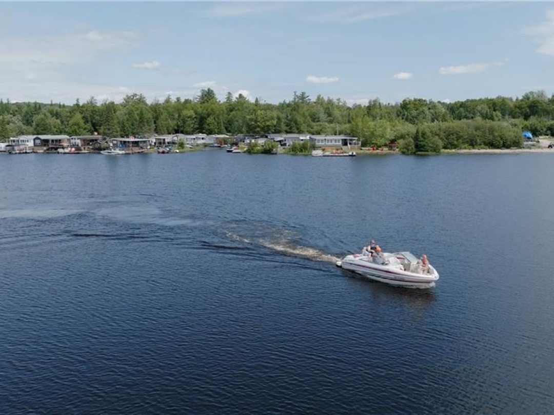 85 HUTCHINSON BEACH Road Unit# B56, Deer Lake