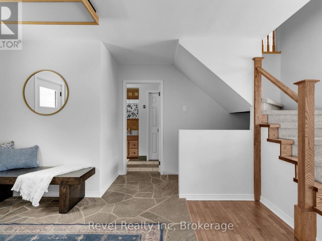 75 SILVER POINT DRIVE, Silver Lake