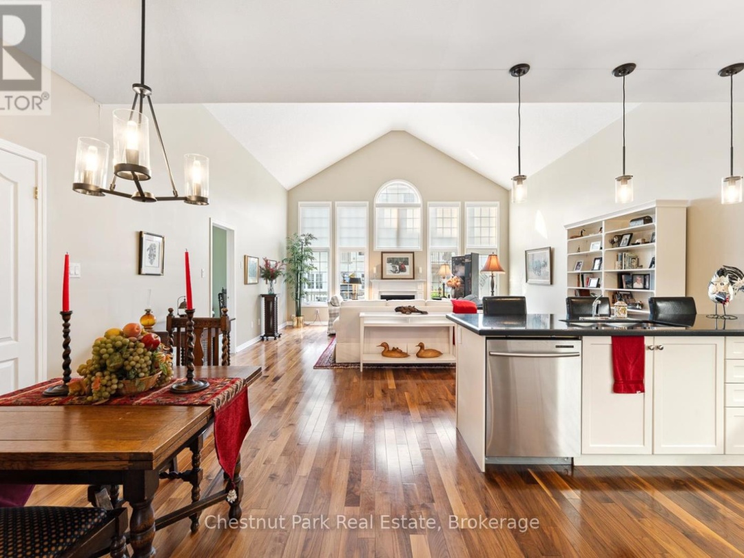 9 STORMONT COURT, Muskoka River