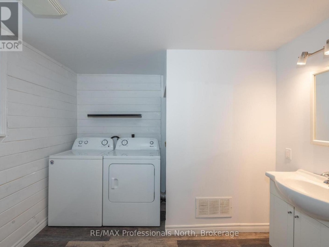 4 DICKSON STREET, Kawartha Lakes (Kinmount)