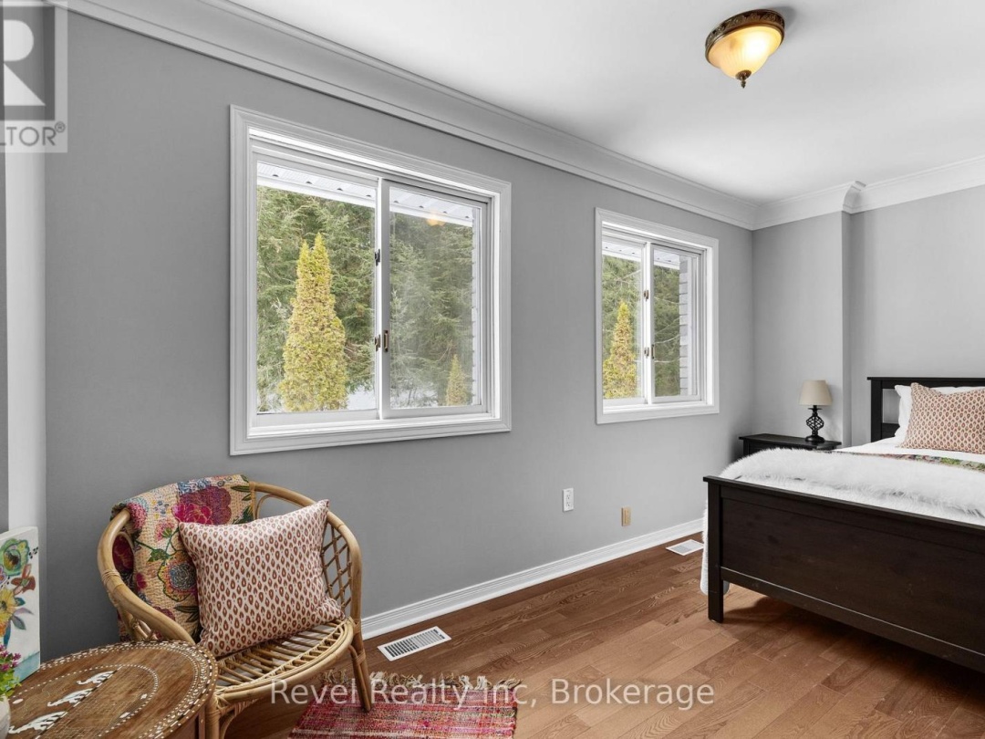 75 SILVER POINT DRIVE, Silver Lake