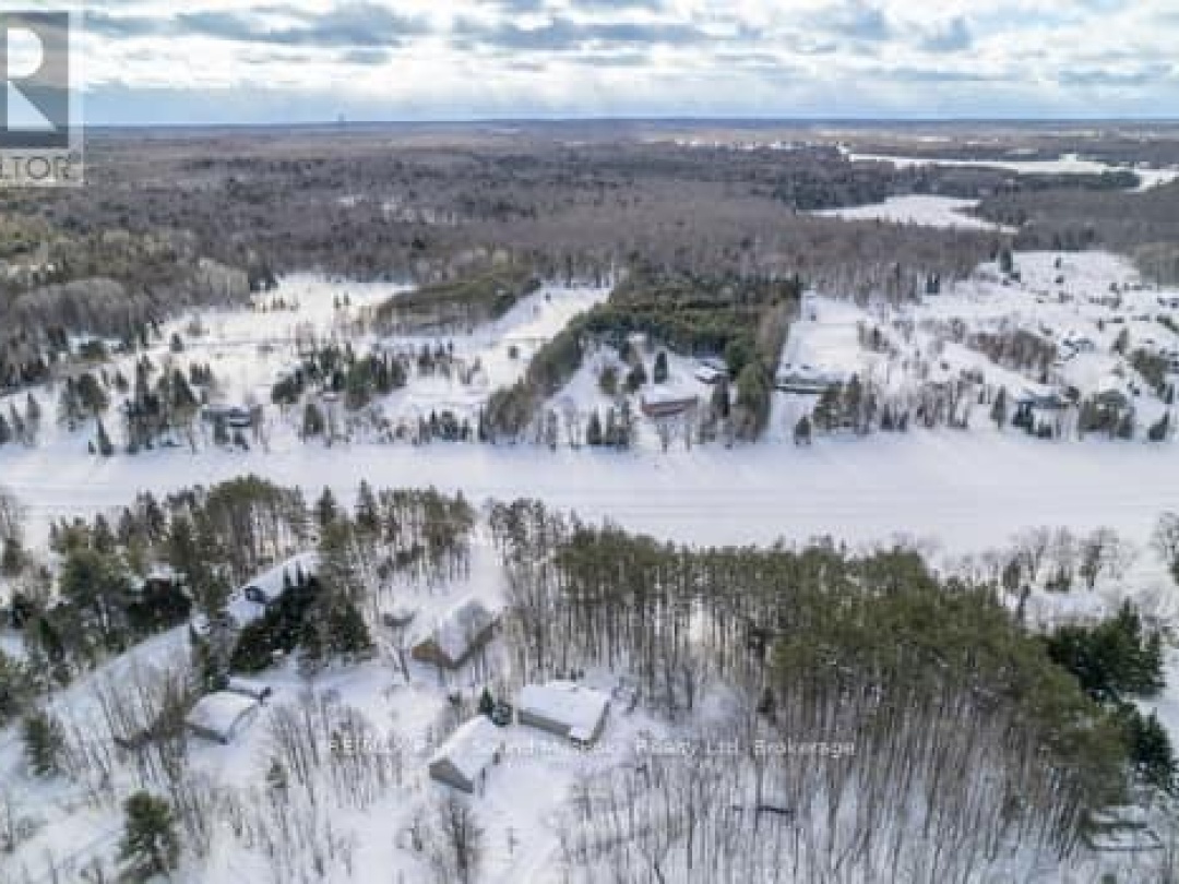 587 CENTRE ROAD, Manitouwabing Lake