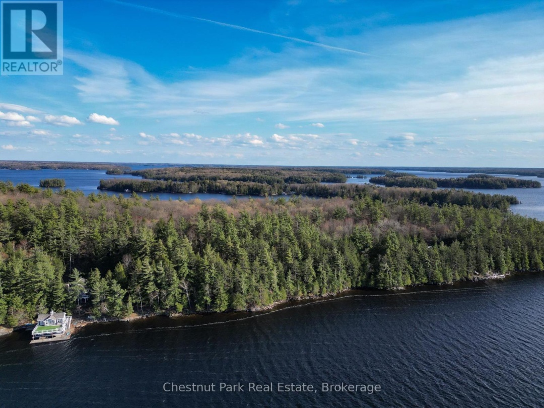 PINE (57 ISLAND M81) ISLAND, Lake Muskoka