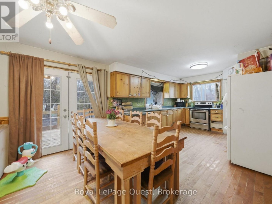 7476 ASH CRESCENT, Black River