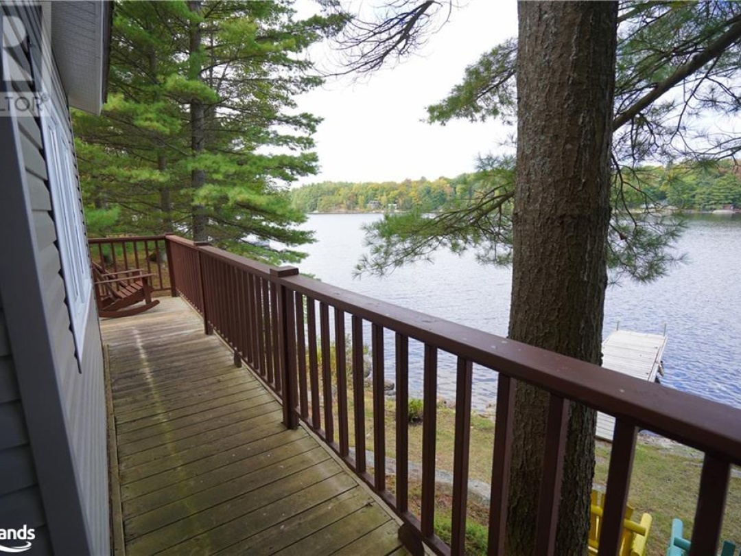 121 Healey Lake, Healey Lake