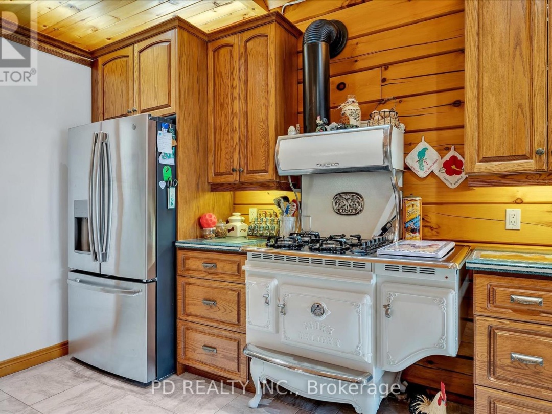 48 STURGEON GLEN ROAD, Sturgeon Lake