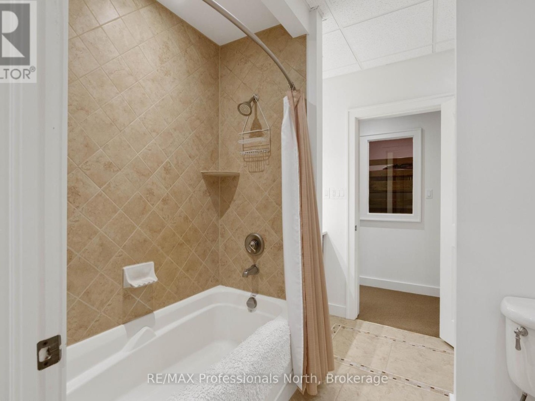 1656 MUSKOKA BEACH ROAD, Bracebridge (Muskoka (N))