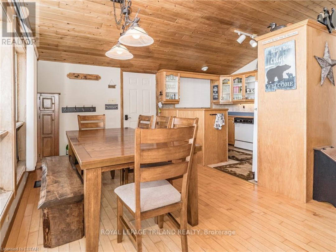 1094 Crumby Lake Road, Algonquin Highlands