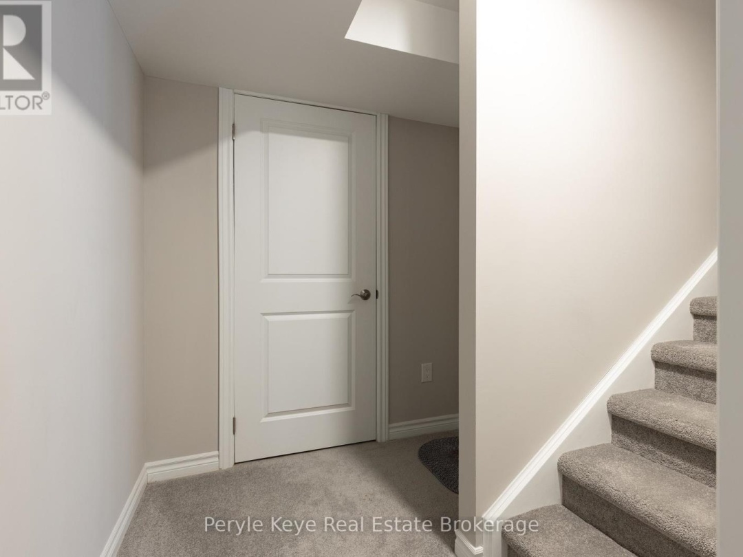 16 LEEDS COURT, Muskoka River
