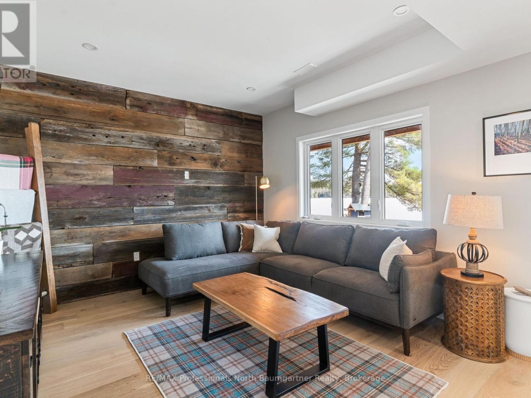 4318 GLAMORGAN ROAD, Haas Lake