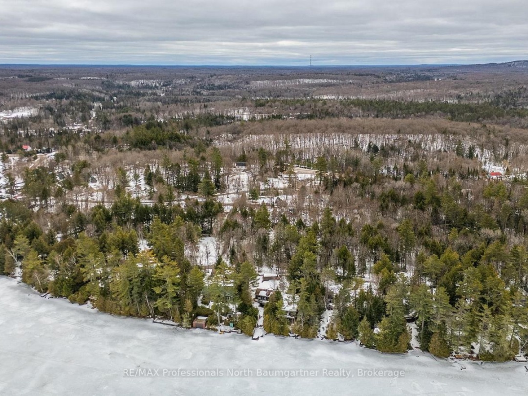 1012 COULSON LANE, Gooderham Lake