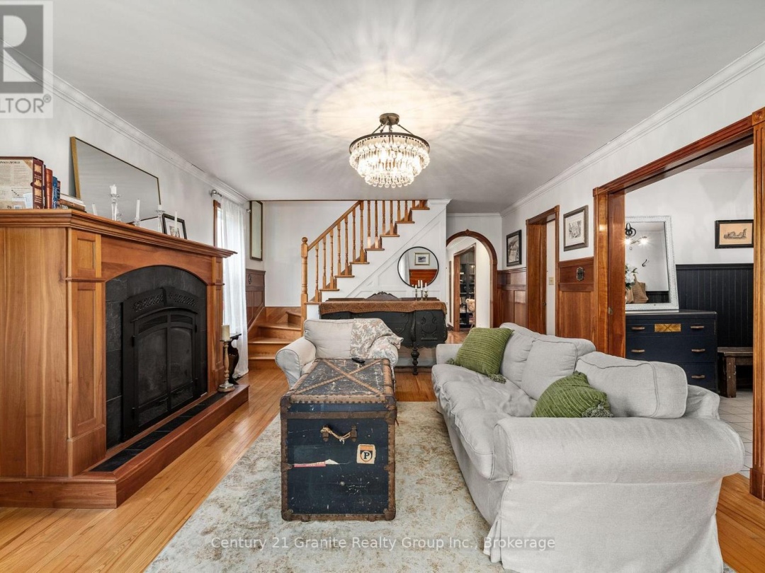 8 BEND STREET, Kawartha Lakes (Kinmount)