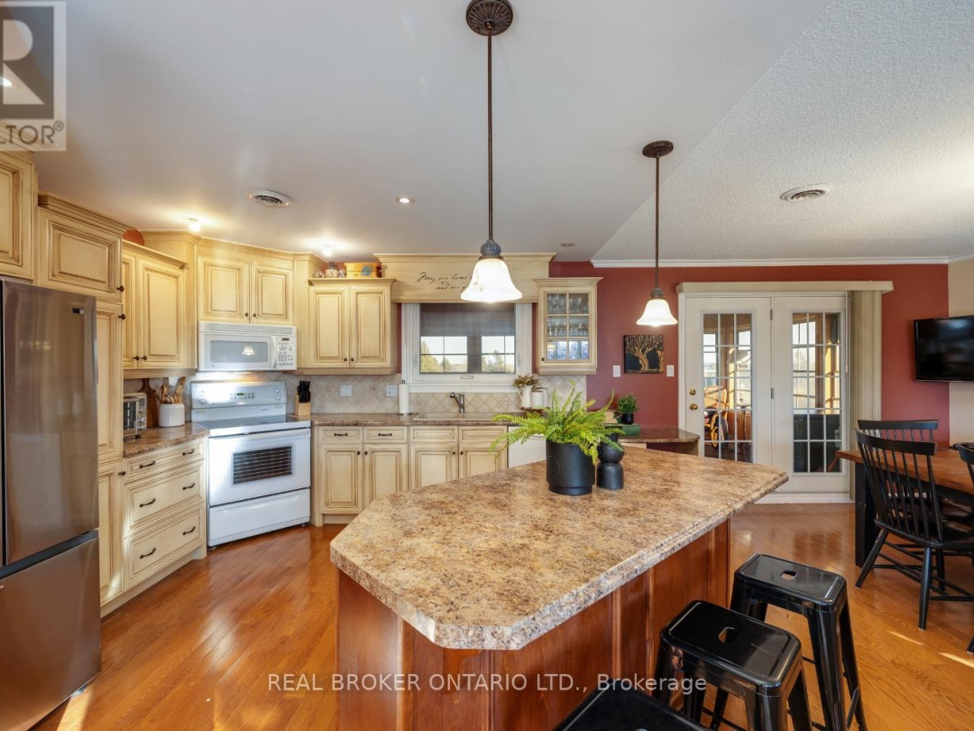 307 THE CAPTAIN'S CORNER, 