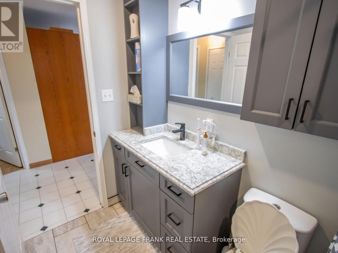 1070 TOWERING OAKS TRAIL, 