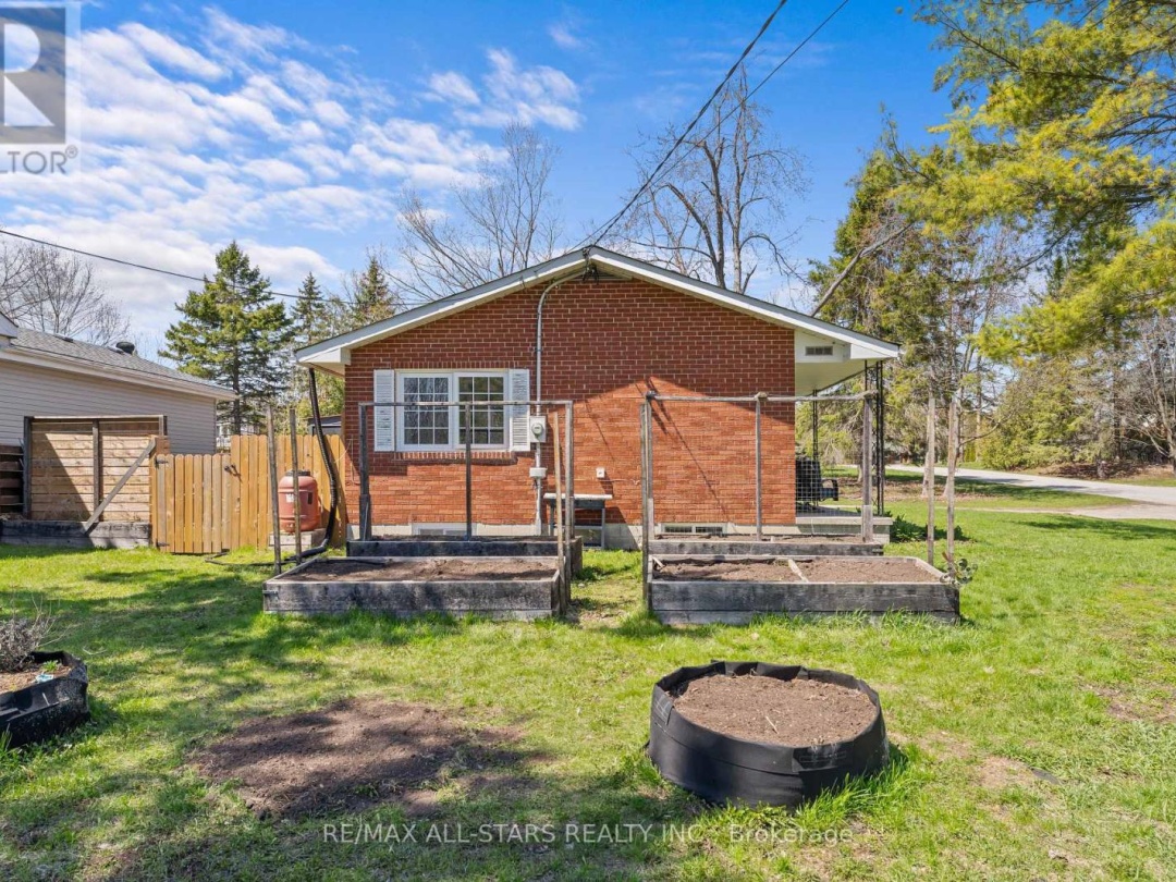 49 KENNEDY DRIVE, Kawartha Lakes (Fenelon Falls)