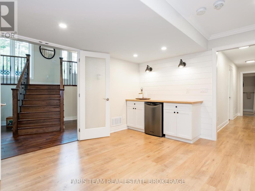 1559 RIMKEY CRESCENT, 