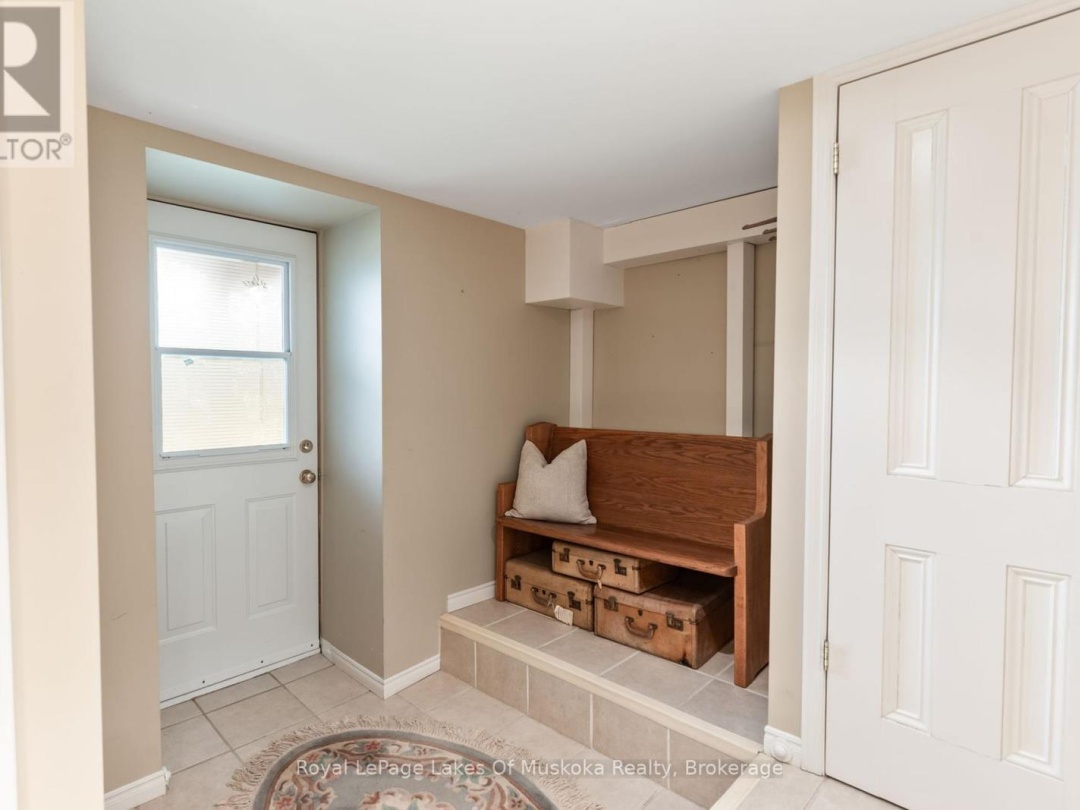 229 FRASERBURG ROAD, Bracebridge (Macaulay)
