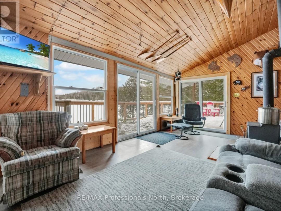 1027 DOW TRAIL, Haliburton Lake