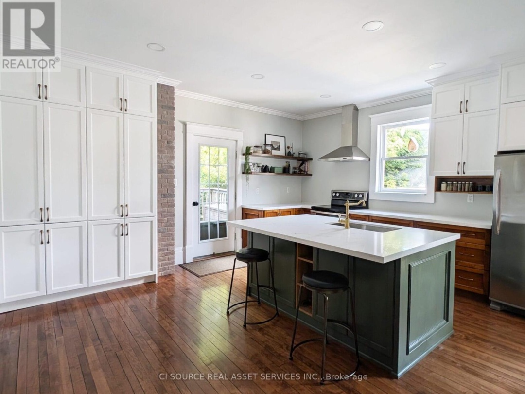 260 COLBORNE STREET W, 