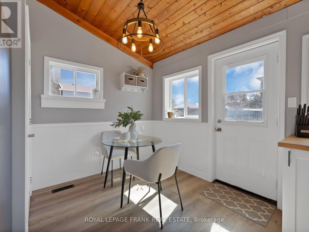 916 HIGHWAY 7, Kawartha Lakes (Oakwood)