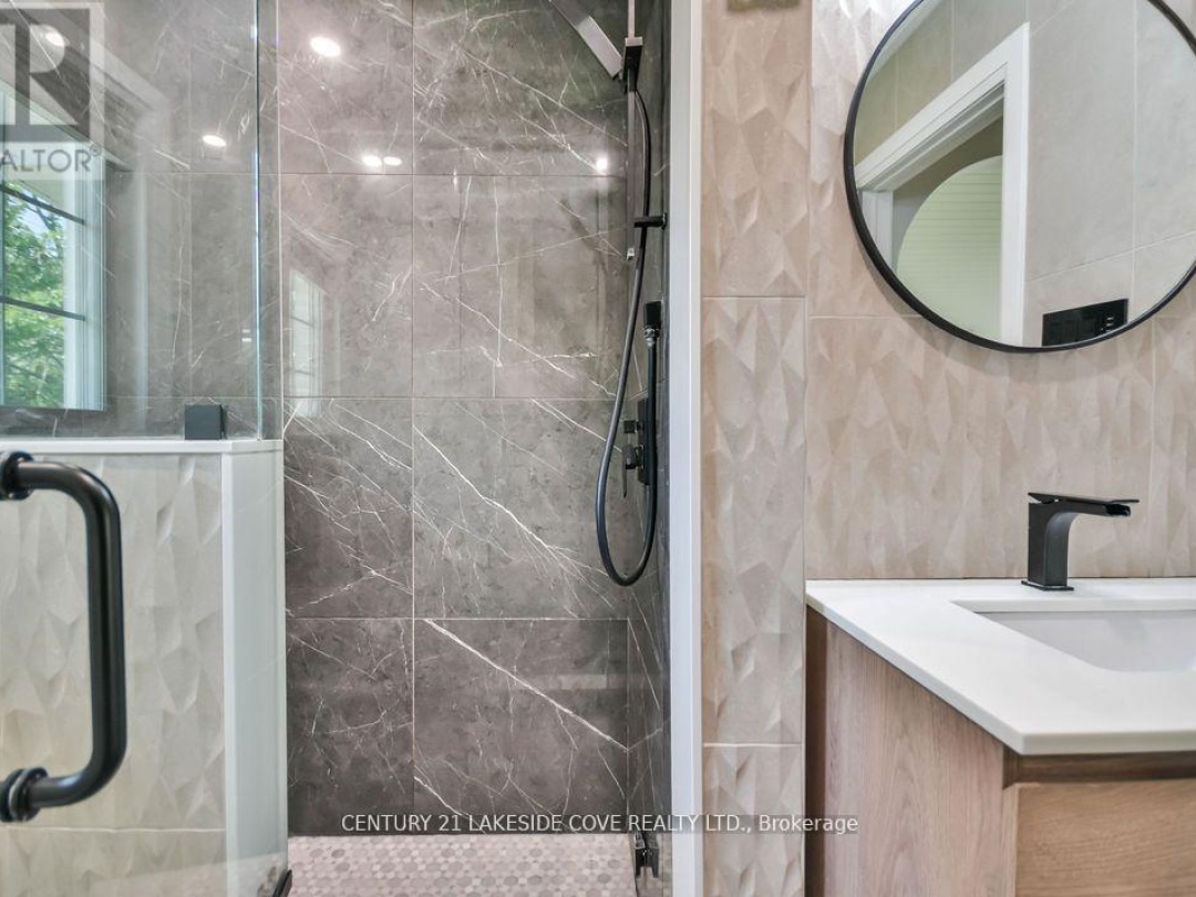 27 POPLAR CRESCENT W, Lake Simcoe