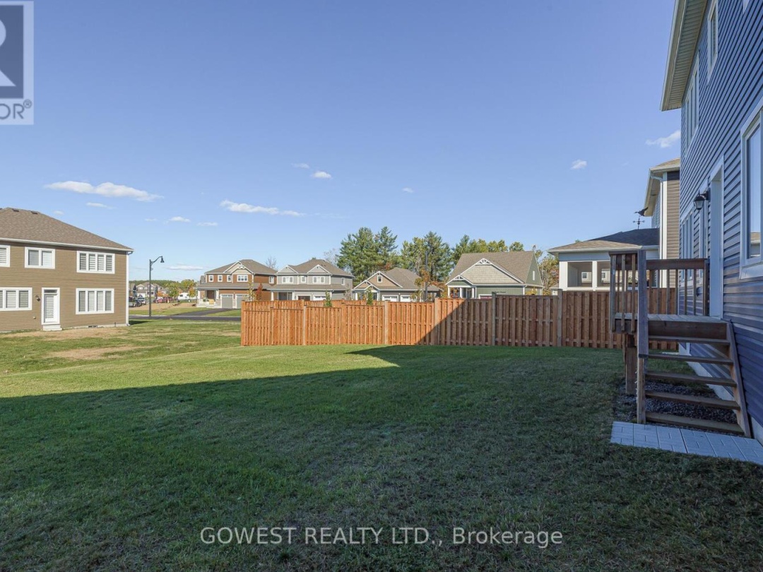 45 STOTHER CRESCENT, Bracebridge (Macaulay)