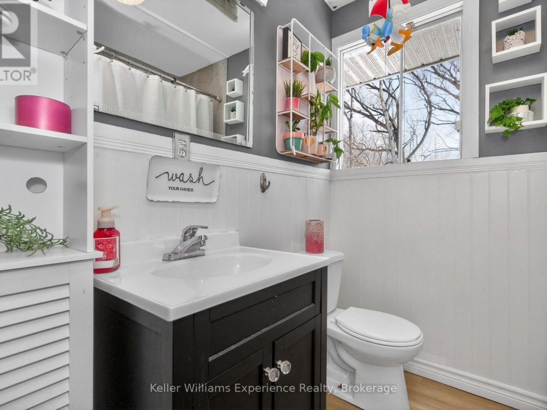 229 MOUNTAIN AVENUE, Tay (Waubaushene)