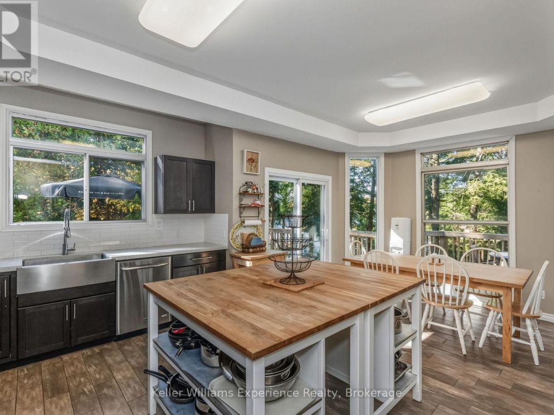 19 HURON TRAIL, Six Mile Lake