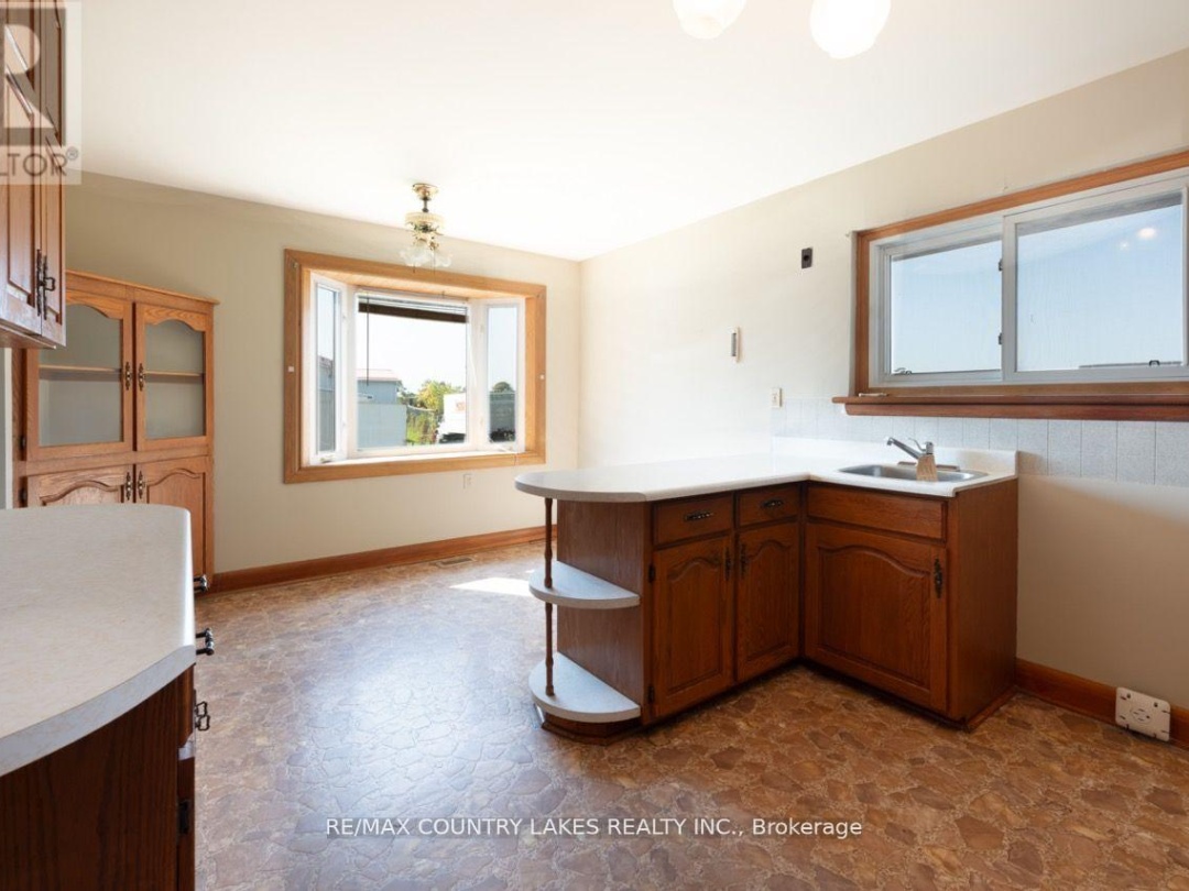 895 HIGHWAY 7 ROAD, Kawartha Lakes (Oakwood)