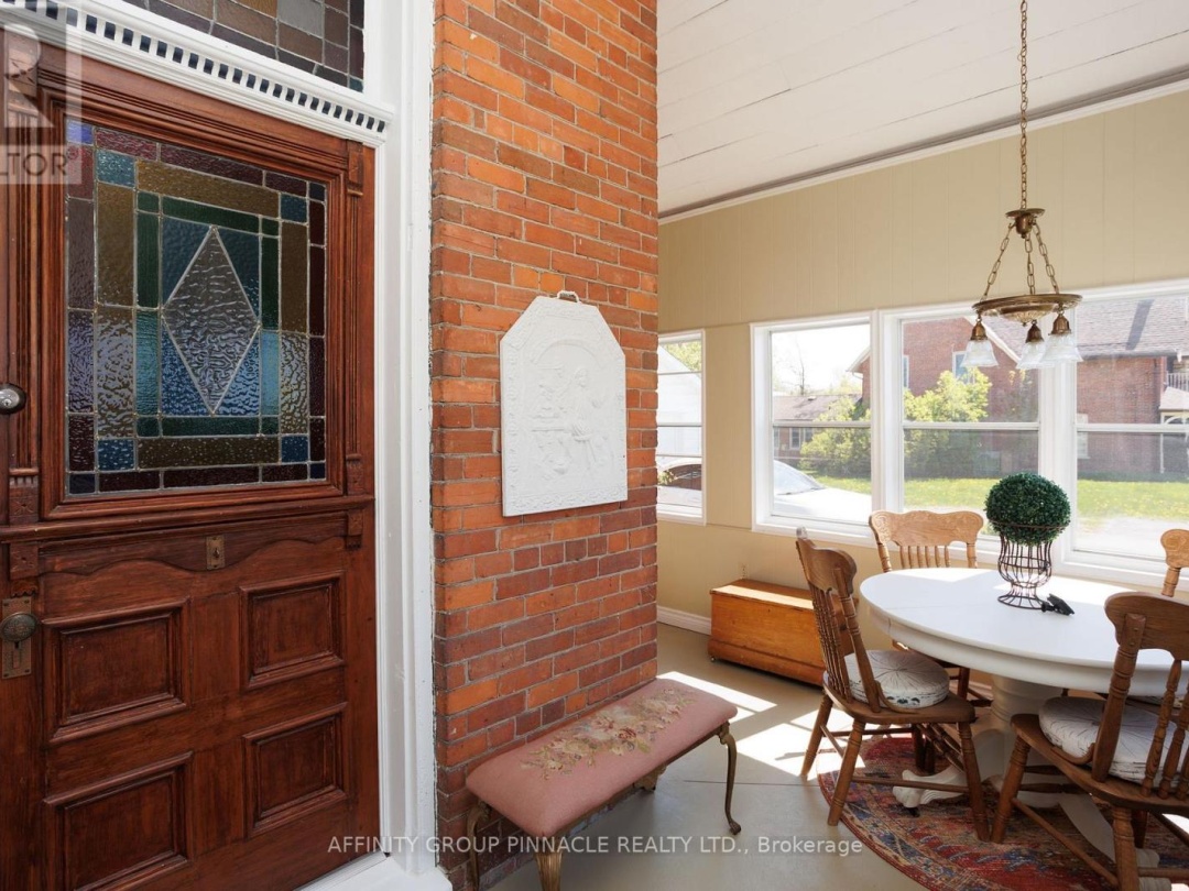 42 OAK STREET, Kawartha Lakes (Fenelon Falls)