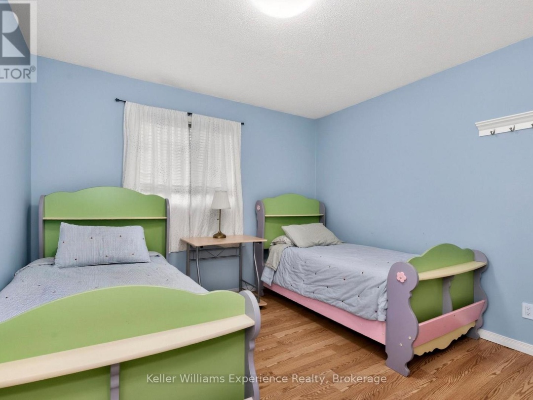 72 BAY STREET, Tay (Victoria Harbour)