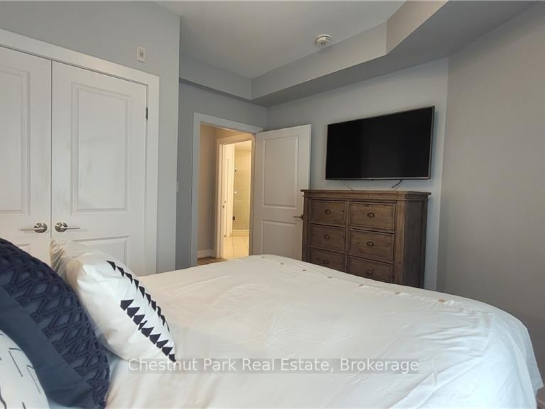 330 - 25 PEN LAKE POINT ROAD, 