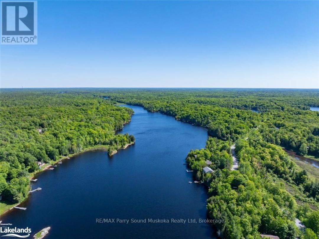 68 PINEWOOD ROAD, Long Lake