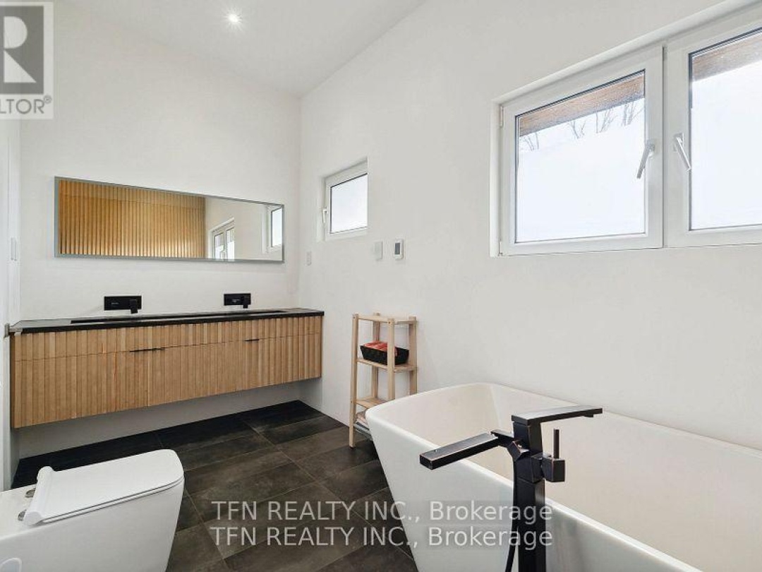 12 SCHOONER LANE, Tay