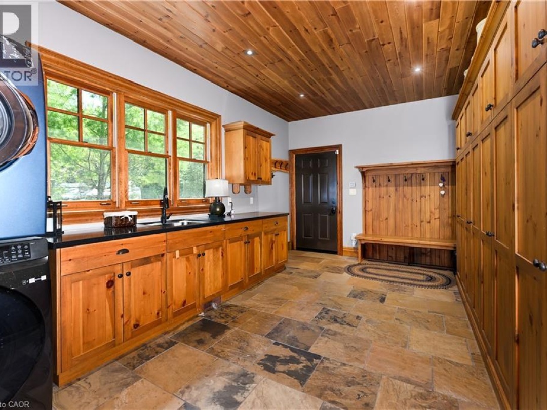 990 HASKETT'S Drive, Six Mile Lake