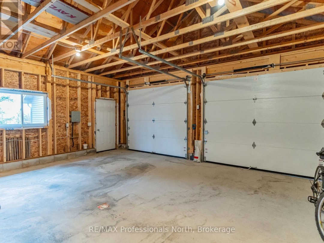 5997 KENNISIS LAKE ROAD, Kennisis Lake