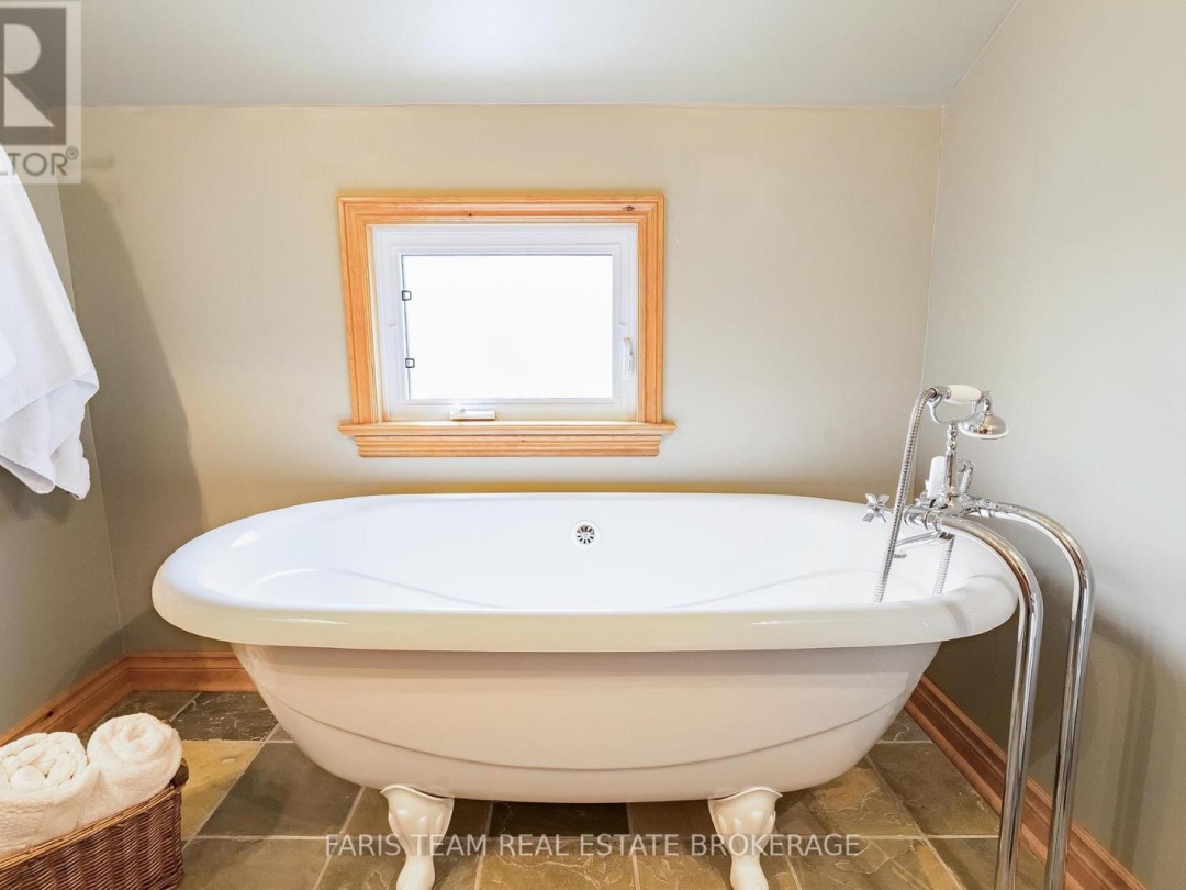 46 HURONWOODS DRIVE, Oro-Medonte (Sugarbush)