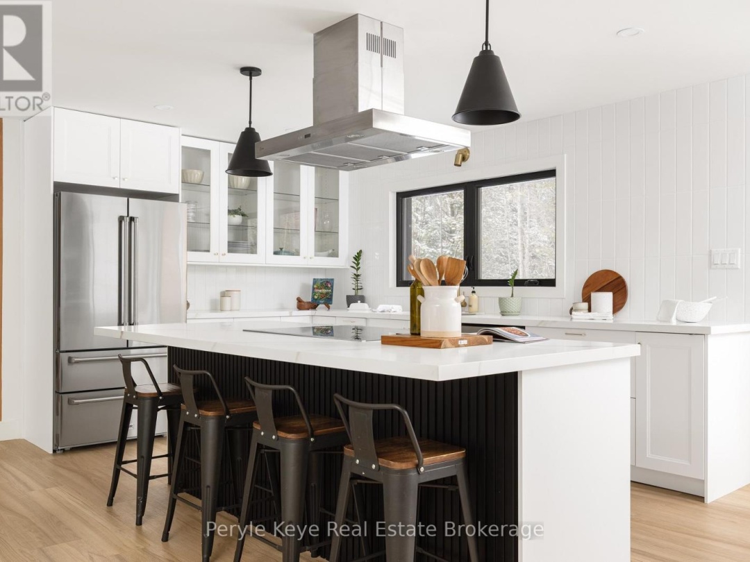 1290 CEDAR LANE, Bracebridge (Macaulay)