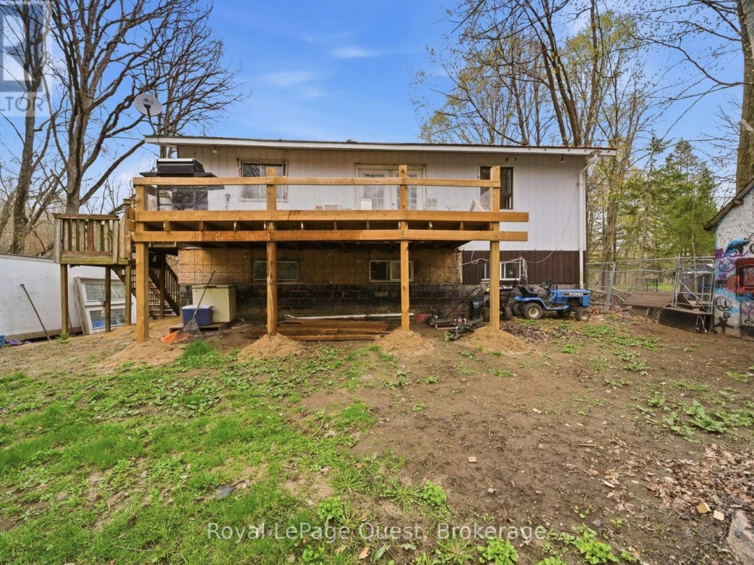 7476 ASH CRESCENT, Black River