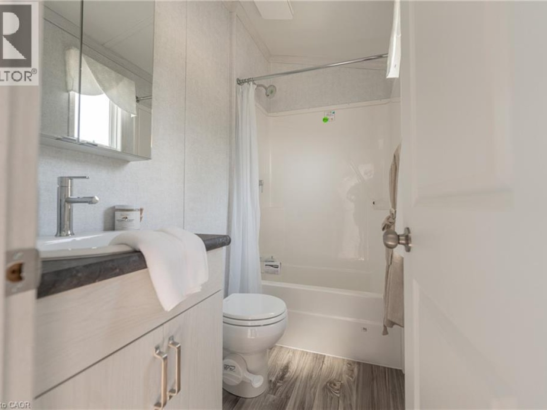 85 HUTCHINSON BEACH Road Unit# B56, Deer Lake
