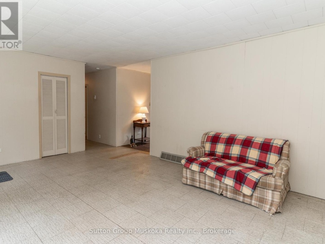15 GLEN ACRES ROAD, 
