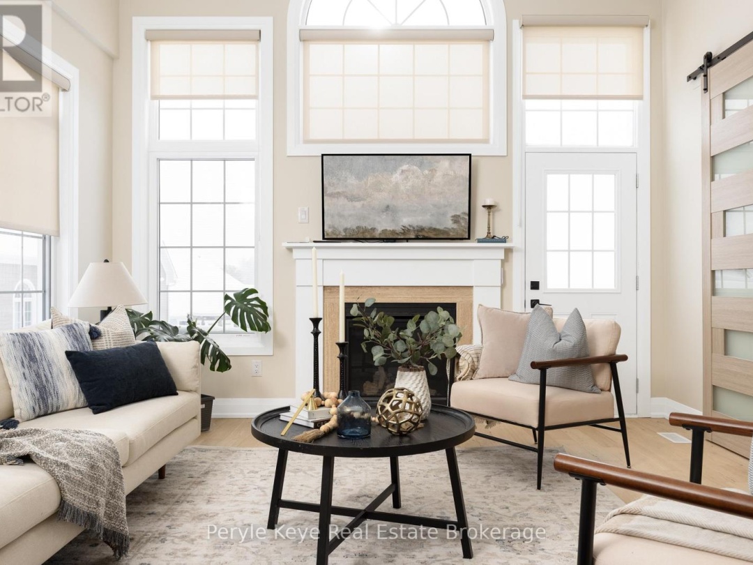 2 LEEDS COURT, Muskoka River