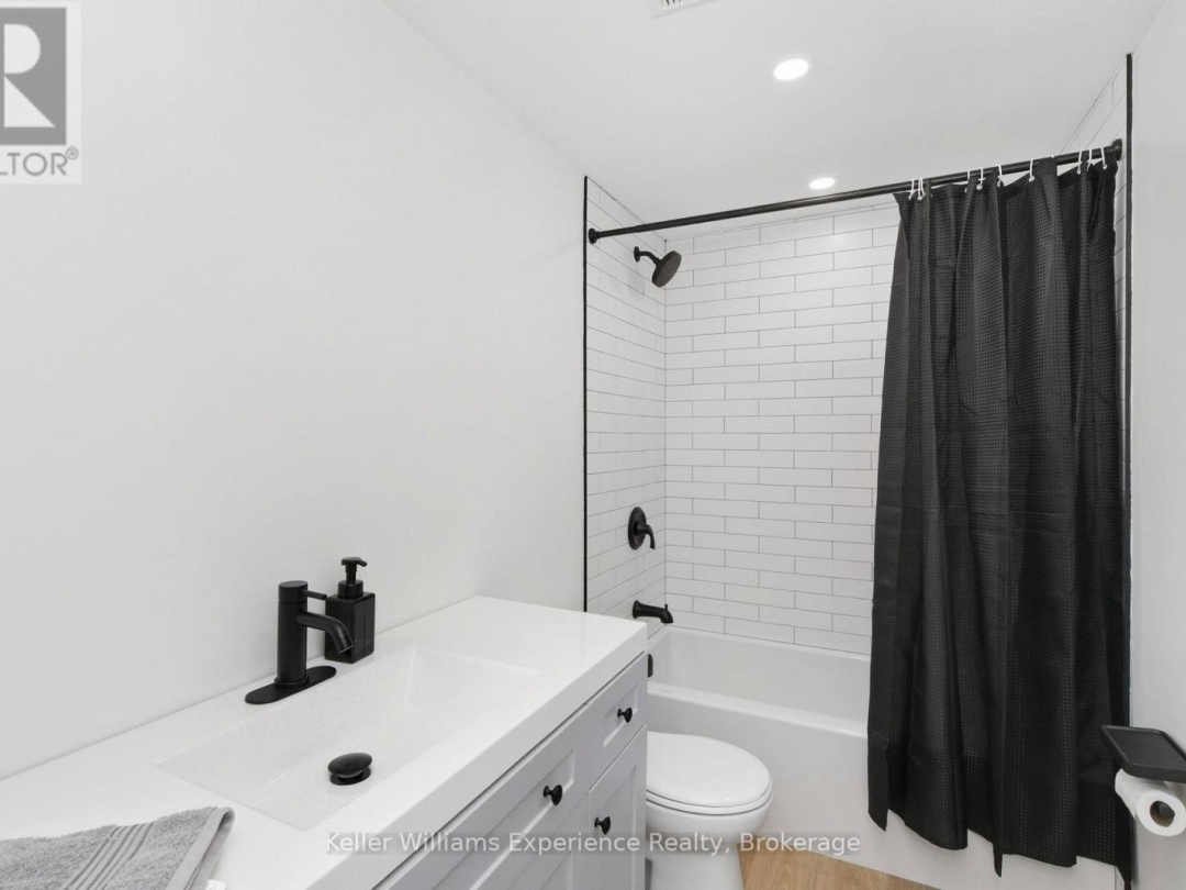 3355 MUSKOKA STREET, Severn (Washago)