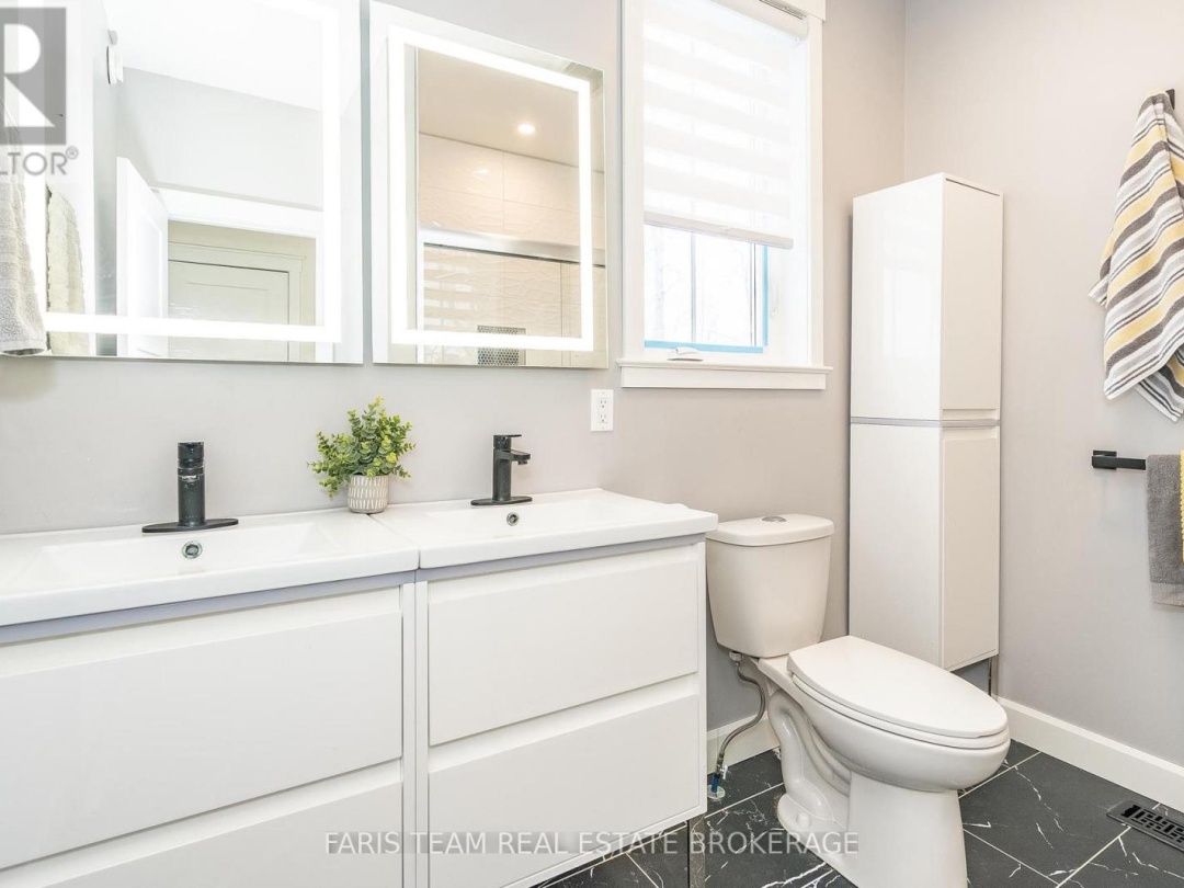 32 LEISURE COURT, 