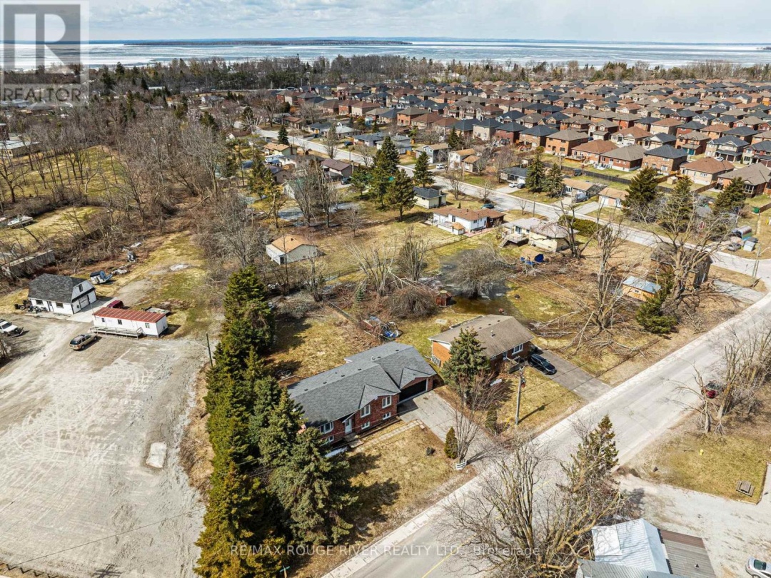 495 LAKELAND CRESCENT, 