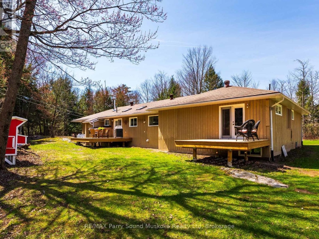 31 LAKE FOREST DRIVE, McDougall