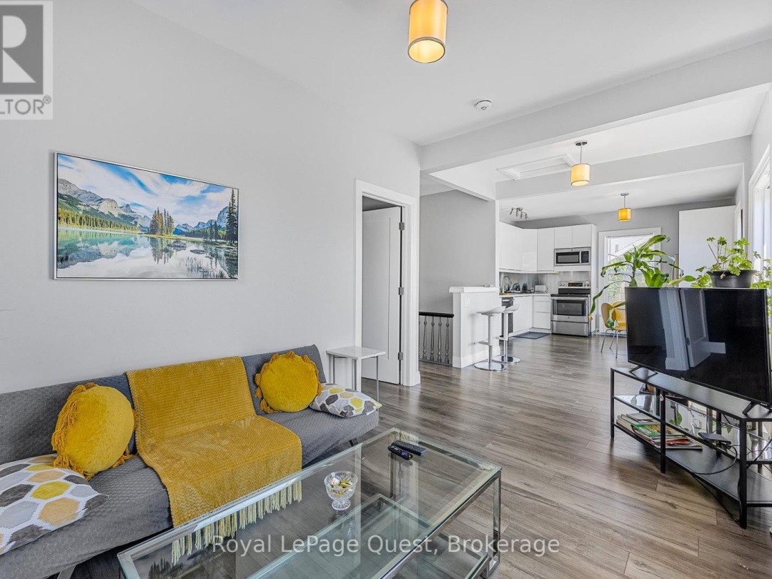 214 MISSISSAGA STREET W, 