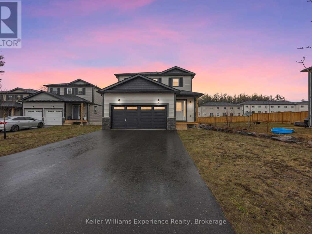 8 QUINN FOREST DRIVE, Bracebridge (Macaulay)